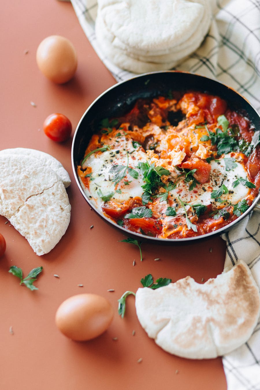 One-pan eggs and tomatoes